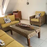 Regina Gardens - Spacious 3 Bed, 2 Bath Maisonette