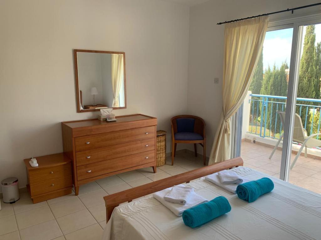 Regina Gardens - Spacious 3 Bed, 2 Bath Maisonette *