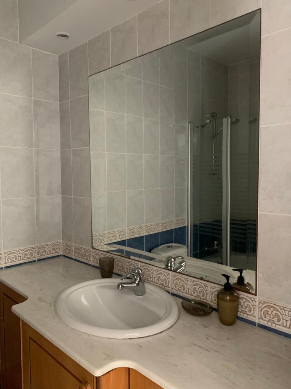 Regina Gardens - Spacious 3 Bed, 2 Bath Maisonette Holiday home *